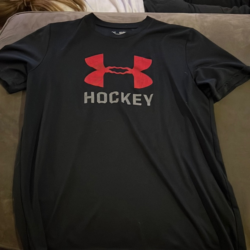 Black under armor short sleeve shirt. Workout style